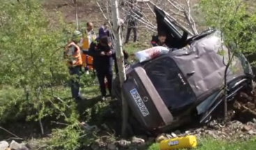 2 saat önce aldıkları otomobille kaza yaptılar: 1’i ağır 2 yaralı