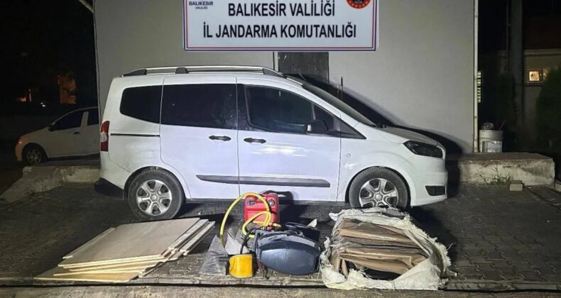 Ayvalık’ta jandarmadan göçmen operasyonu: 33 göçmen ve 1 organizatör yakalandı