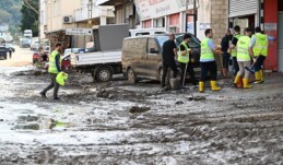 Trabzon’da taşkın ve heyelan: Denizin rengi değişti