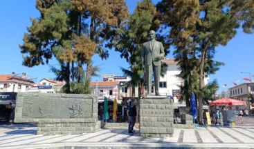 Ayvalık’ta Atatürk heykeline balyozlu saldırı: Vatandaşlar müdahale etti