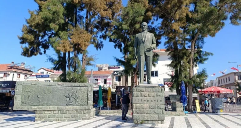 Ayvalık’ta Atatürk heykeline balyozlu saldırı: Vatandaşlar müdahale etti