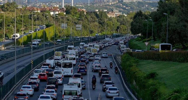 İstanbul’da haftanın dördüncü iş gününde trafikte yoğunluk yaşanıyor