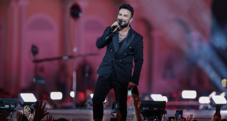 Tarkan, Ferdi Tayfur’un ‘Emmioğlu’ şarkısını seslendirdi