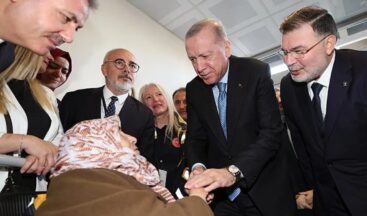 Başkan Erdoğan, İzmir’de 102 yaşındaki Gülsüm Sakallı ile görüştü