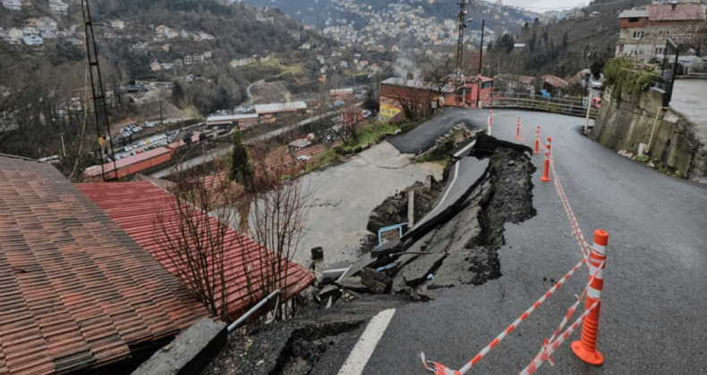 İstinat duvarı yıkılmıştı: Aynı sokakta yol çöktü